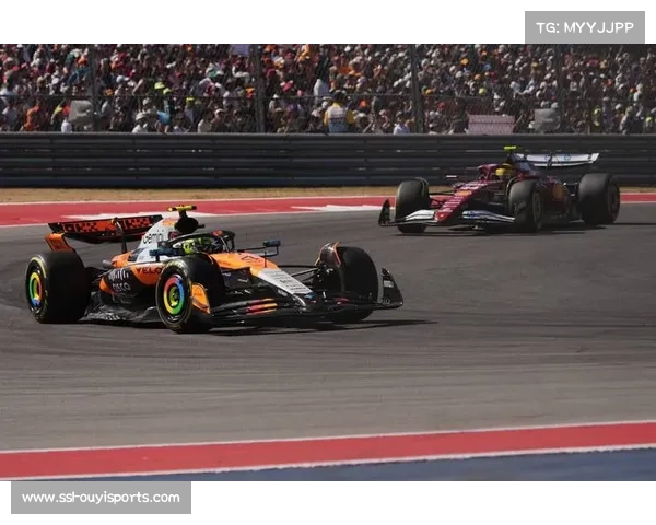 维斯塔潘冲线后振臂高呼，红牛团队狂欢庆祝